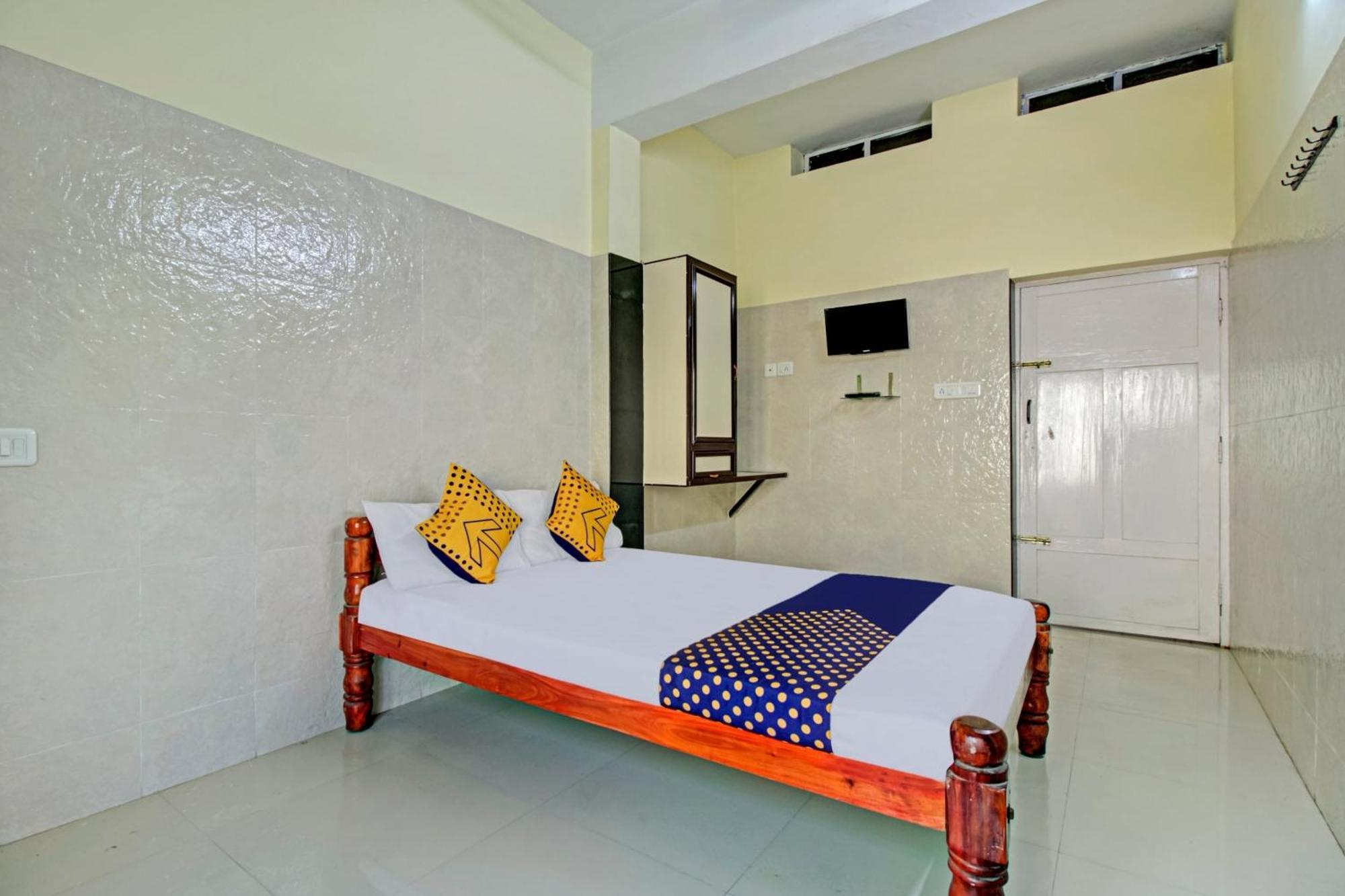 Spot On J P Tourist Home Kollam Bagian luar foto